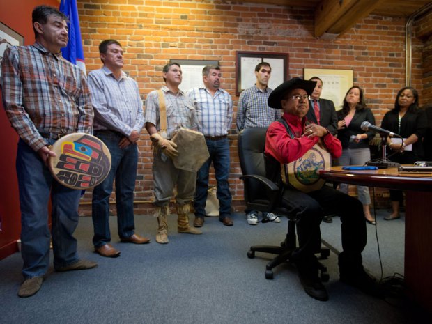 Chief Roger William, right, of the Xeni Gwet'in First Nation, is flanked by chiefs and other officials as he pauses while speaking during a news conference in Vancouver, B.C., after the Supreme Court of Canada ruled in favour of the Tsilhqot'in First Nation, granting it land title to 438,000-hectares of land on Thursday June 26, 2014. The Canadian Press / Darryl Dyck.